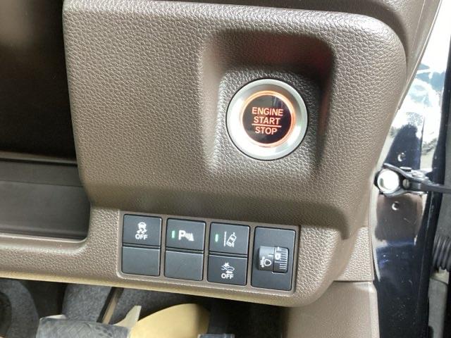 スマートキーシステム搭載ですので、ハンドル横のスイッチを押せば、エンジンスタート！