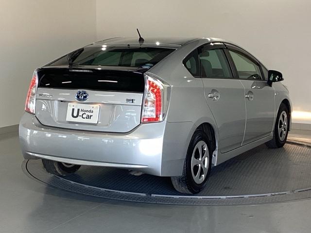 プリウス Ｇ　純正ＨＤＤナビ　リアカメラ　ＥＴＣ　Ａストップ　Ｒカメラ　スマ－トキ－　パワーステアリング　エアバック　ナビ＆ＴＶ　電動パワーシート　サイドエアバック　ＡＡＣ　整備記録簿　クルコン　イモビライザー（8枚目）