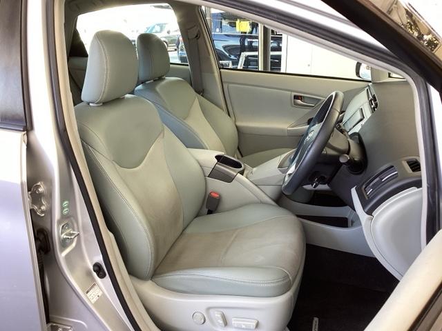 プリウス Ｇ　純正ＨＤＤナビ　リアカメラ　ＥＴＣ　Ａストップ　Ｒカメラ　スマ－トキ－　パワーステアリング　エアバック　ナビ＆ＴＶ　電動パワーシート　サイドエアバック　ＡＡＣ　整備記録簿　クルコン　イモビライザー（16枚目）