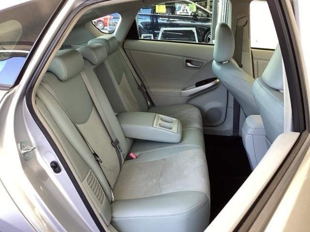 プリウス Ｇ　純正ＨＤＤナビ　リアカメラ　ＥＴＣ　Ａストップ　Ｒカメラ　スマ－トキ－　パワーステアリング　エアバック　ナビ＆ＴＶ　電動パワーシート　サイドエアバック　ＡＡＣ　整備記録簿　クルコン　イモビライザー（17枚目）