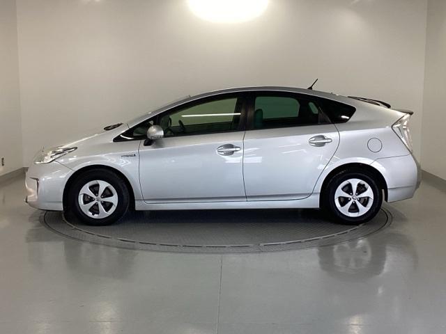 プリウス Ｇ　純正ＨＤＤナビ　リアカメラ　ＥＴＣ　Ａストップ　Ｒカメラ　スマ－トキ－　パワーステアリング　エアバック　ナビ＆ＴＶ　電動パワーシート　サイドエアバック　ＡＡＣ　整備記録簿　クルコン　イモビライザー（26枚目）