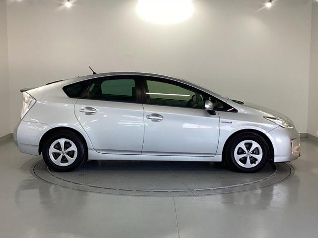 プリウス Ｇ　純正ＨＤＤナビ　リアカメラ　ＥＴＣ　Ａストップ　Ｒカメラ　スマ－トキ－　パワーステアリング　エアバック　ナビ＆ＴＶ　電動パワーシート　サイドエアバック　ＡＡＣ　整備記録簿　クルコン　イモビライザー（32枚目）