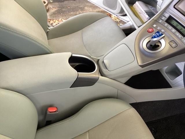 プリウス Ｇ　純正ＨＤＤナビ　リアカメラ　ＥＴＣ　Ａストップ　Ｒカメラ　スマ－トキ－　パワーステアリング　エアバック　ナビ＆ＴＶ　電動パワーシート　サイドエアバック　ＡＡＣ　整備記録簿　クルコン　イモビライザー（40枚目）