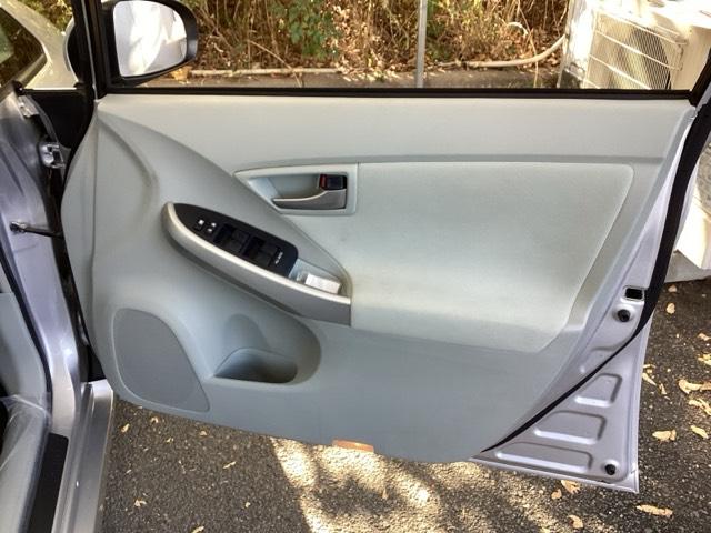 プリウス Ｇ　純正ＨＤＤナビ　リアカメラ　ＥＴＣ　Ａストップ　Ｒカメラ　スマ－トキ－　パワーステアリング　エアバック　ナビ＆ＴＶ　電動パワーシート　サイドエアバック　ＡＡＣ　整備記録簿　クルコン　イモビライザー（50枚目）