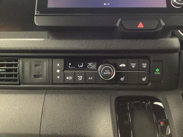 Ｎ－ＢＯＸカスタム ベースグレード　メモリーナビ　ドラレコ　リアカメラ　ＥＴＣ　Ｗ電動ドア　ＵＳＢ接続　ＣＭＢＳ　Ｄレコ　ベンチシート　オートエアコン　スマートキ　ＬＥＤ　盗難防止装置　クルコン　バックカメラ　フルセグＴＶ　エアバッグ（12枚目）