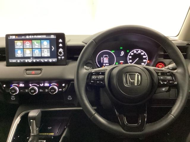 ヴェゼル ｅ：ＨＥＶＺ　メモリーナビ　ドラレコ　リアカメラ　ＥＴＣ　衝突回避支援ブレーキ機能　スマキ　Ｐトランク　フルオートエアコン　Ｄレコ　エアバッグ　両席エアバック　Ｒカメ　パワーウィンドウ　ＬＥＤランプ　ソナー　ＵＳＢ（3枚目）