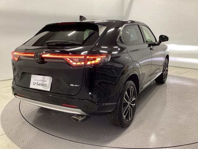 ヴェゼル ｅ：ＨＥＶＺ　メモリーナビ　ドラレコ　リアカメラ　ＥＴＣ　衝突回避支援ブレーキ機能　スマキ　Ｐトランク　フルオートエアコン　Ｄレコ　エアバッグ　両席エアバック　Ｒカメ　パワーウィンドウ　ＬＥＤランプ　ソナー　ＵＳＢ（8枚目）