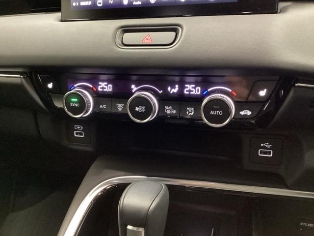 ヴェゼル ｅ：ＨＥＶＺ　メモリーナビ　ドラレコ　リアカメラ　ＥＴＣ　衝突回避支援ブレーキ機能　スマキ　Ｐトランク　フルオートエアコン　Ｄレコ　エアバッグ　両席エアバック　Ｒカメ　パワーウィンドウ　ＬＥＤランプ　ソナー　ＵＳＢ（12枚目）