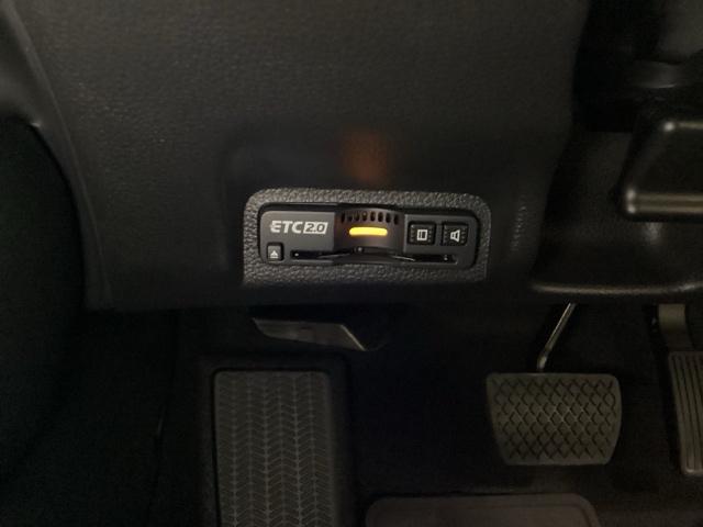 ヴェゼル ｅ：ＨＥＶＺ　メモリーナビ　ドラレコ　リアカメラ　ＥＴＣ　衝突回避支援ブレーキ機能　スマキ　Ｐトランク　フルオートエアコン　Ｄレコ　エアバッグ　両席エアバック　Ｒカメ　パワーウィンドウ　ＬＥＤランプ　ソナー　ＵＳＢ（14枚目）