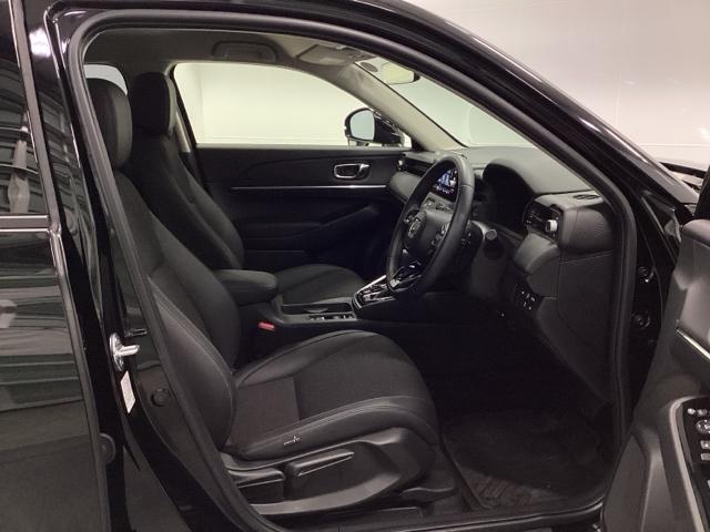 ヴェゼル ｅ：ＨＥＶＺ　メモリーナビ　ドラレコ　リアカメラ　ＥＴＣ　衝突回避支援ブレーキ機能　スマキ　Ｐトランク　フルオートエアコン　Ｄレコ　エアバッグ　両席エアバック　Ｒカメ　パワーウィンドウ　ＬＥＤランプ　ソナー　ＵＳＢ（16枚目）