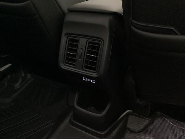 ヴェゼル ｅ：ＨＥＶＺ　メモリーナビ　ドラレコ　リアカメラ　ＥＴＣ　衝突回避支援ブレーキ機能　スマキ　Ｐトランク　フルオートエアコン　Ｄレコ　エアバッグ　両席エアバック　Ｒカメ　パワーウィンドウ　ＬＥＤランプ　ソナー　ＵＳＢ（27枚目）