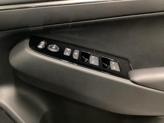 ヴェゼル ｅ：ＨＥＶＺ　メモリーナビ　ドラレコ　リアカメラ　ＥＴＣ　衝突回避支援ブレーキ機能　スマキ　Ｐトランク　フルオートエアコン　Ｄレコ　エアバッグ　両席エアバック　Ｒカメ　パワーウィンドウ　ＬＥＤランプ　ソナー　ＵＳＢ（32枚目）