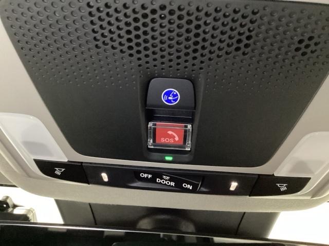 ヴェゼル ｅ：ＨＥＶＺ　メモリーナビ　ドラレコ　リアカメラ　ＥＴＣ　衝突回避支援ブレーキ機能　スマキ　Ｐトランク　フルオートエアコン　Ｄレコ　エアバッグ　両席エアバック　Ｒカメ　パワーウィンドウ　ＬＥＤランプ　ソナー　ＵＳＢ（36枚目）