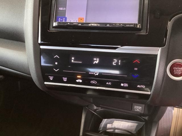 フィット １３Ｇ・Ｌパッケージ　ナビ　フルセグ　リアカメラ　盗難警報装置　Ｂカメ　Ｓキー　フルオートエアコン　リモコンキー　横滑り防止機能　エアバック　アイスト　ＥＴＣ付き　パワーウィンド　Ｗエアバッグ　ＬＥＤヘッドランプ　ＡＢＳ（13枚目）