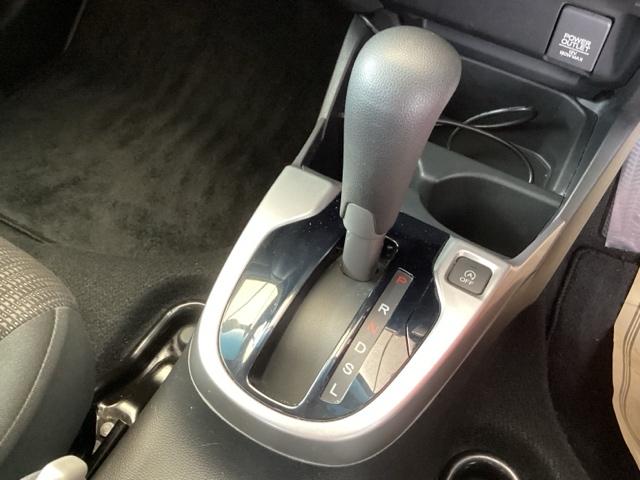 フィット １３Ｇ・Ｌパッケージ　ナビ　フルセグ　リアカメラ　盗難警報装置　Ｂカメ　Ｓキー　フルオートエアコン　リモコンキー　横滑り防止機能　エアバック　アイスト　ＥＴＣ付き　パワーウィンド　Ｗエアバッグ　ＬＥＤヘッドランプ　ＡＢＳ（15枚目）