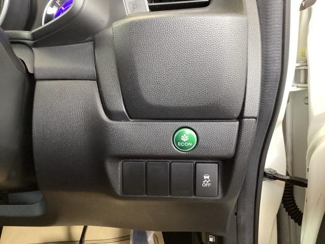 フィット １３Ｇ・Ｌパッケージ　ナビ　フルセグ　リアカメラ　盗難警報装置　Ｂカメ　Ｓキー　フルオートエアコン　リモコンキー　横滑り防止機能　エアバック　アイスト　ＥＴＣ付き　パワーウィンド　Ｗエアバッグ　ＬＥＤヘッドランプ　ＡＢＳ（17枚目）