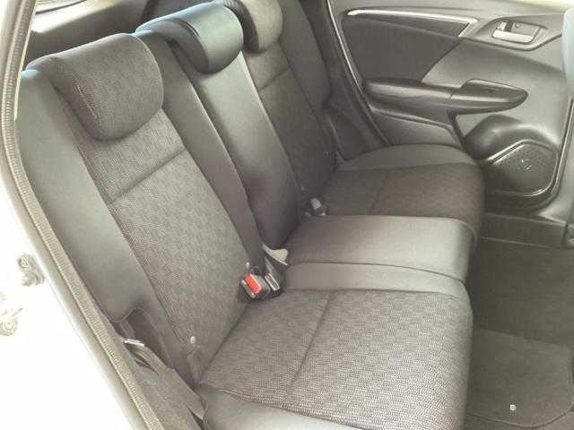 フィット １３Ｇ・Ｌパッケージ　ナビ　フルセグ　リアカメラ　盗難警報装置　Ｂカメ　Ｓキー　フルオートエアコン　リモコンキー　横滑り防止機能　エアバック　アイスト　ＥＴＣ付き　パワーウィンド　Ｗエアバッグ　ＬＥＤヘッドランプ　ＡＢＳ（20枚目）