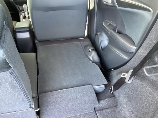 フィット １３Ｇ・Ｌパッケージ　ナビ　フルセグ　リアカメラ　盗難警報装置　Ｂカメ　Ｓキー　フルオートエアコン　リモコンキー　横滑り防止機能　エアバック　アイスト　ＥＴＣ付き　パワーウィンド　Ｗエアバッグ　ＬＥＤヘッドランプ　ＡＢＳ（22枚目）