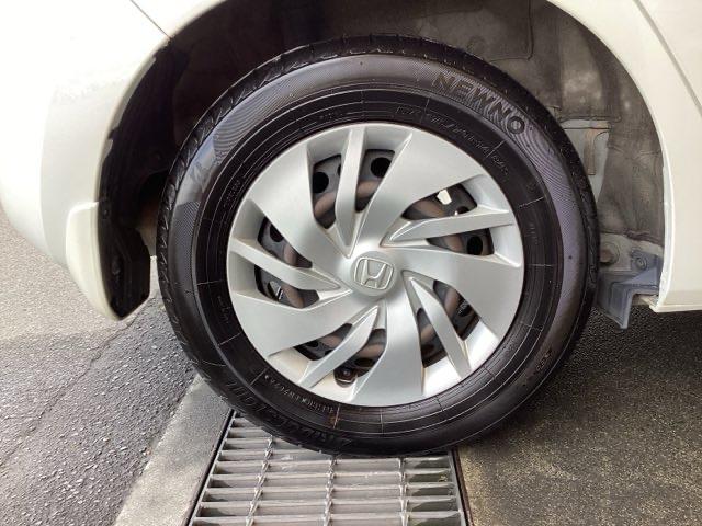 フィット １３Ｇ・Ｌパッケージ　ナビ　フルセグ　リアカメラ　盗難警報装置　Ｂカメ　Ｓキー　フルオートエアコン　リモコンキー　横滑り防止機能　エアバック　アイスト　ＥＴＣ付き　パワーウィンド　Ｗエアバッグ　ＬＥＤヘッドランプ　ＡＢＳ（25枚目）