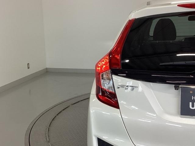 フィット １３Ｇ・Ｌパッケージ　ナビ　フルセグ　リアカメラ　盗難警報装置　Ｂカメ　Ｓキー　フルオートエアコン　リモコンキー　横滑り防止機能　エアバック　アイスト　ＥＴＣ付き　パワーウィンド　Ｗエアバッグ　ＬＥＤヘッドランプ　ＡＢＳ（34枚目）