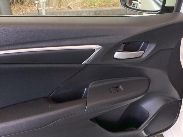 フィット １３Ｇ・Ｌパッケージ　ナビ　フルセグ　リアカメラ　盗難警報装置　Ｂカメ　Ｓキー　フルオートエアコン　リモコンキー　横滑り防止機能　エアバック　アイスト　ＥＴＣ付き　パワーウィンド　Ｗエアバッグ　ＬＥＤヘッドランプ　ＡＢＳ（37枚目）