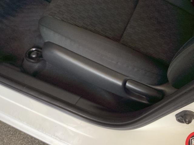 フィット １３Ｇ・Ｌパッケージ　ナビ　フルセグ　リアカメラ　盗難警報装置　Ｂカメ　Ｓキー　フルオートエアコン　リモコンキー　横滑り防止機能　エアバック　アイスト　ＥＴＣ付き　パワーウィンド　Ｗエアバッグ　ＬＥＤヘッドランプ　ＡＢＳ（39枚目）