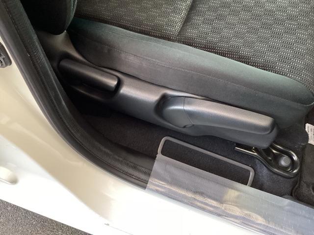 フィット １３Ｇ・Ｌパッケージ　ナビ　フルセグ　リアカメラ　盗難警報装置　Ｂカメ　Ｓキー　フルオートエアコン　リモコンキー　横滑り防止機能　エアバック　アイスト　ＥＴＣ付き　パワーウィンド　Ｗエアバッグ　ＬＥＤヘッドランプ　ＡＢＳ（47枚目）