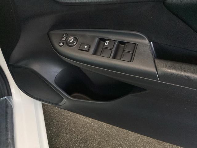 フィット １３Ｇ・Ｌパッケージ　ナビ　フルセグ　リアカメラ　盗難警報装置　Ｂカメ　Ｓキー　フルオートエアコン　リモコンキー　横滑り防止機能　エアバック　アイスト　ＥＴＣ付き　パワーウィンド　Ｗエアバッグ　ＬＥＤヘッドランプ　ＡＢＳ（50枚目）