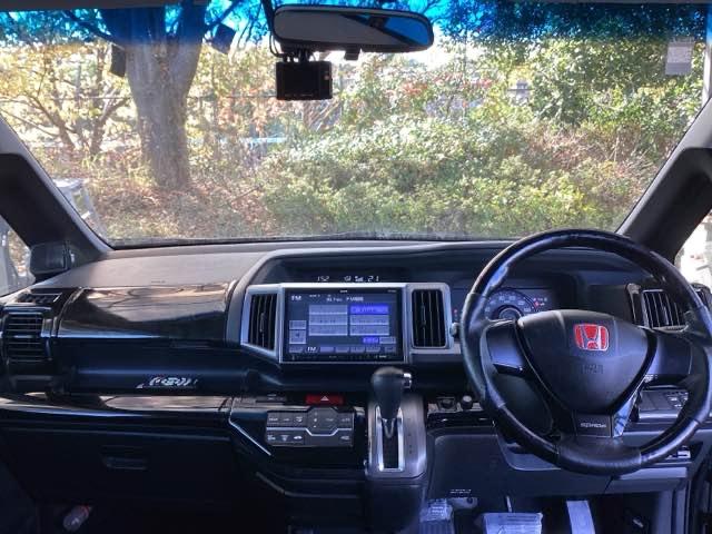 ステップワゴンスパーダ Z ナビ 両側電動スライドドア リアカメラ 横滑防止 エアロ イモビ スマキー バックモニタ- キーフリー パワーウィンド ETC付 ワンセグ エアコン 運転席助手席エアバック エアバック ABS PS(3枚目)