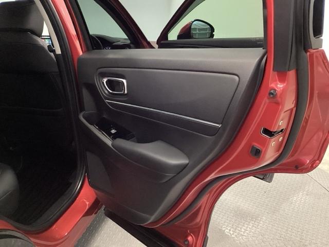 ヴェゼル ｅ：ＨＥＶＺ　ＨｏｎｄａＣＯＮＮＥＣＴディスプレイ　衝突回避支援ブレーキ機能　スマキ　Ｐトランク　フルオートエアコン　エアバッグ　両席エアバック　Ｒカメ　パワーウィンドウ　ＬＥＤランプ　ソナー　クルーズＣ　ＵＳＢ（32枚目）