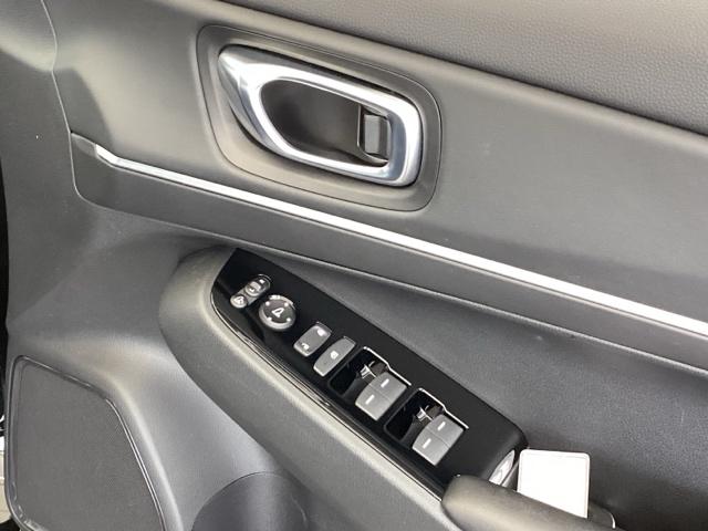 ヴェゼル ｅ：ＨＥＶＺ　純正メモリーナビ　ドラレコ　リアカメラ　衝突回避支援ブレーキ機能　スマキ　Ｐトランク　フルオートエアコン　Ｄレコ　エアバッグ　両席エアバック　Ｒカメ　記録簿付　パワーウィンドウ　ＬＥＤランプ　ソナー（46枚目）