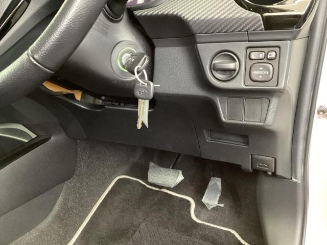 カローラフィールダー ハイブリッドＧエアロツアラー・ダブルバイビー　純正メモリーナビ　リアカメラ　ＥＴＣ　サイドカーテンエアバック　点検記録簿　エアロ　盗難防止装置　横滑り防止機能　キーレス　後カメラ　ナビ＆ＴＶ　ＡＢＳ　ＰＷ　アイドリングストップ　エアバッグ　ＰＳ（15枚目）