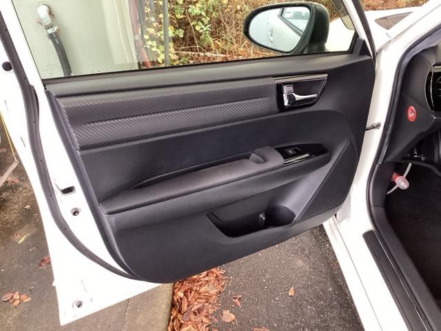 カローラフィールダー ハイブリッドＧエアロツアラー・ダブルバイビー　純正メモリーナビ　リアカメラ　ＥＴＣ　サイドカーテンエアバック　点検記録簿　エアロ　盗難防止装置　横滑り防止機能　キーレス　後カメラ　ナビ＆ＴＶ　ＡＢＳ　ＰＷ　アイドリングストップ　エアバッグ　ＰＳ（33枚目）