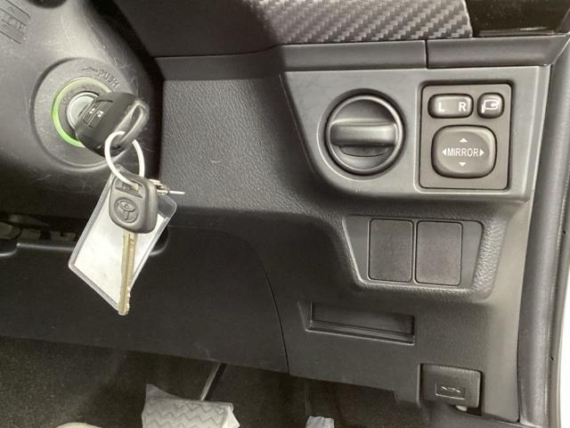 カローラフィールダー ハイブリッドＧエアロツアラー・ダブルバイビー　純正メモリーナビ　リアカメラ　ＥＴＣ　サイドカーテンエアバック　点検記録簿　エアロ　盗難防止装置　横滑り防止機能　キーレス　後カメラ　ナビ＆ＴＶ　ＡＢＳ　ＰＷ　アイドリングストップ　エアバッグ　ＰＳ（45枚目）