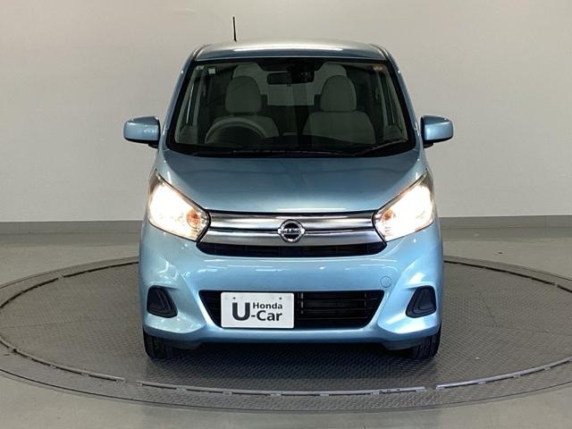 デイズ Ｊ　純正ＣＤコンポ　衝突低減ブレーキ　横滑り防止装置付　レーダーＢ　ＷＳＲＳ　フロントベンチシート　パワーウィンド　キーフリー　記録簿有り　ＳＲＳ　ＰＳ　ＡＣ　ＡＢＳ（6枚目）