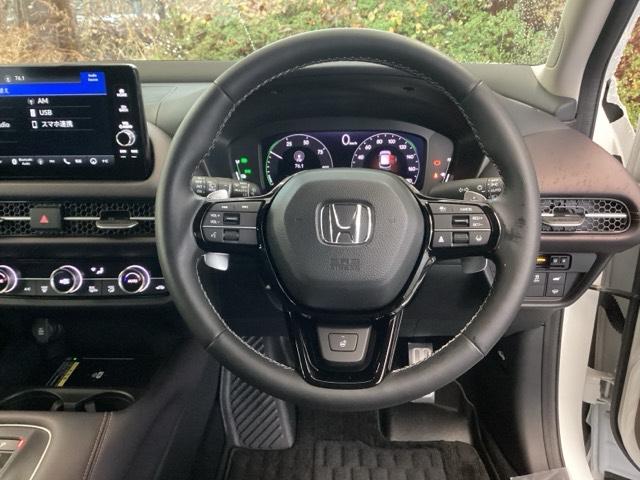 ��ɂȂ��ފ��o�̃X�e�A�����O�ł��B�����S�n�A�f�U�C�����A���쐫�ɂ���������A�C�e���ł��B