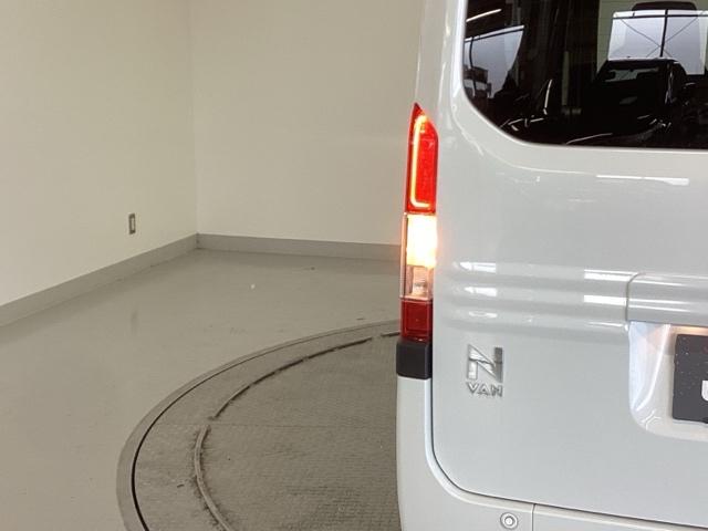 N-VAN+スタイル ファン 純正ナビ フルセグ リアカメラ 追突軽減ブレーキ Bカメ キーフリー WSRS DVD再生 LEDヘッドランプ USBポート 運転席エアバッグ スマートキー クルーズコントロール パワーウィンドー(32枚目)
