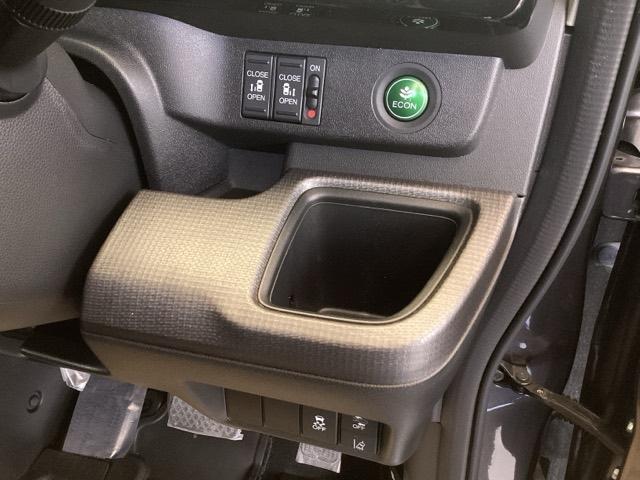 ステップワゴンスパーダ スパーダホンダセンシング　純正ナビ　フルセグ　リアカメラ　盗難防止　助手席エアバッグ　Ｗパワスラ　地デジ　ＬＥＤライト　横滑り防止システム　オートエアコン　ドライブレコーダー装着車　ＵＳＢ　ナビ＆ＴＶ　三列シート　ＥＴＣ付（14枚目）