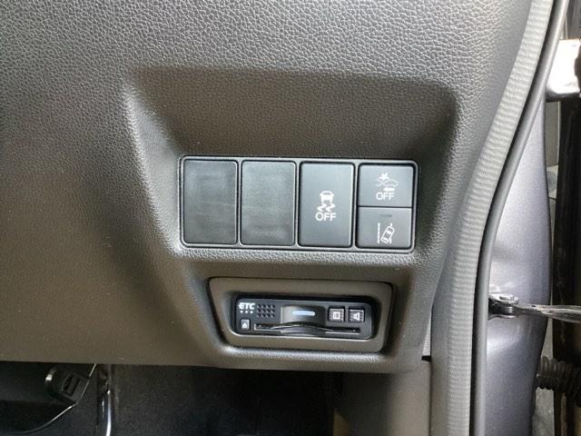 ステップワゴンスパーダ スパーダホンダセンシング　純正ナビ　フルセグ　リアカメラ　盗難防止　助手席エアバッグ　Ｗパワスラ　地デジ　ＬＥＤライト　横滑り防止システム　オートエアコン　ドライブレコーダー装着車　ＵＳＢ　ナビ＆ＴＶ　三列シート　ＥＴＣ付（15枚目）