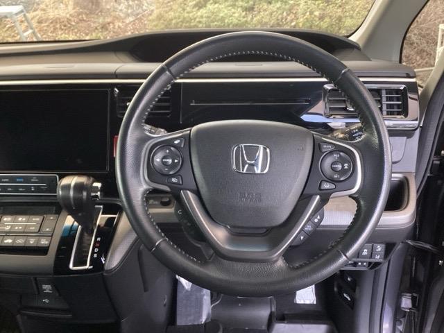 ステップワゴンスパーダ スパーダホンダセンシング　純正ナビ　フルセグ　リアカメラ　盗難防止　助手席エアバッグ　Ｗパワスラ　地デジ　ＬＥＤライト　横滑り防止システム　オートエアコン　ドライブレコーダー装着車　ＵＳＢ　ナビ＆ＴＶ　三列シート　ＥＴＣ付（16枚目）