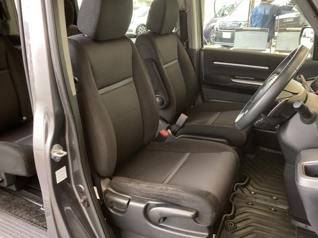 ステップワゴンスパーダ スパーダホンダセンシング　純正ナビ　フルセグ　リアカメラ　盗難防止　助手席エアバッグ　Ｗパワスラ　地デジ　ＬＥＤライト　横滑り防止システム　オートエアコン　ドライブレコーダー装着車　ＵＳＢ　ナビ＆ＴＶ　三列シート　ＥＴＣ付（17枚目）