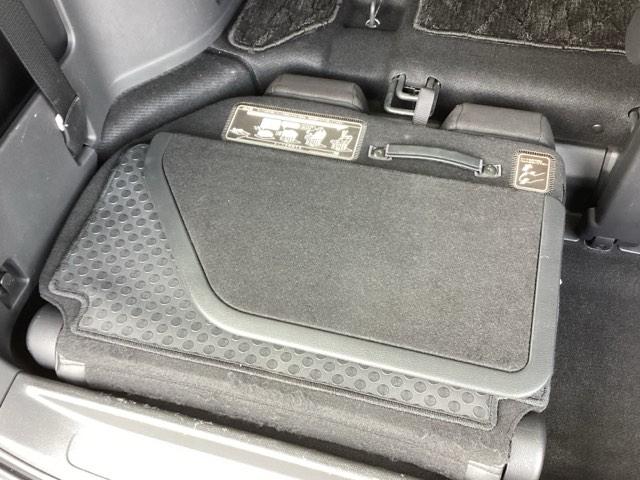 ステップワゴンスパーダ スパーダホンダセンシング　純正ナビ　フルセグ　リアカメラ　盗難防止　助手席エアバッグ　Ｗパワスラ　地デジ　ＬＥＤライト　横滑り防止システム　オートエアコン　ドライブレコーダー装着車　ＵＳＢ　ナビ＆ＴＶ　三列シート　ＥＴＣ付（22枚目）