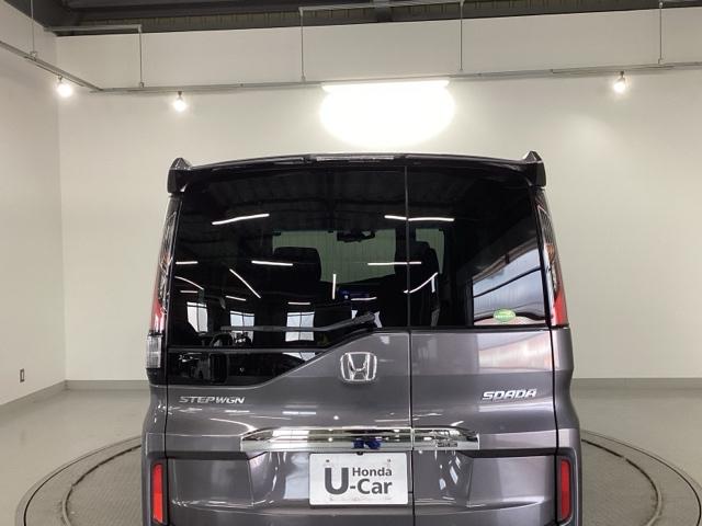 ステップワゴンスパーダ スパーダホンダセンシング　純正ナビ　フルセグ　リアカメラ　盗難防止　助手席エアバッグ　Ｗパワスラ　地デジ　ＬＥＤライト　横滑り防止システム　オートエアコン　ドライブレコーダー装着車　ＵＳＢ　ナビ＆ＴＶ　三列シート　ＥＴＣ付（33枚目）