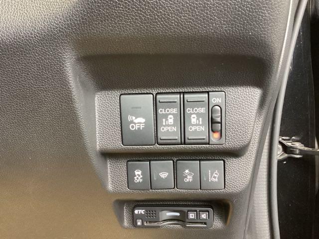 フリードハイブリッド ハイブリッド・Gホンダセンシング 純正ナビ フルセグ 4WD仕様 スマキー 衝突軽減システム イモビライザー シートH ETC車載器 クルコン VSA サイドカーテンエアバック ウォークスルー ナビTV キーフリー ABS DVD(16枚目)