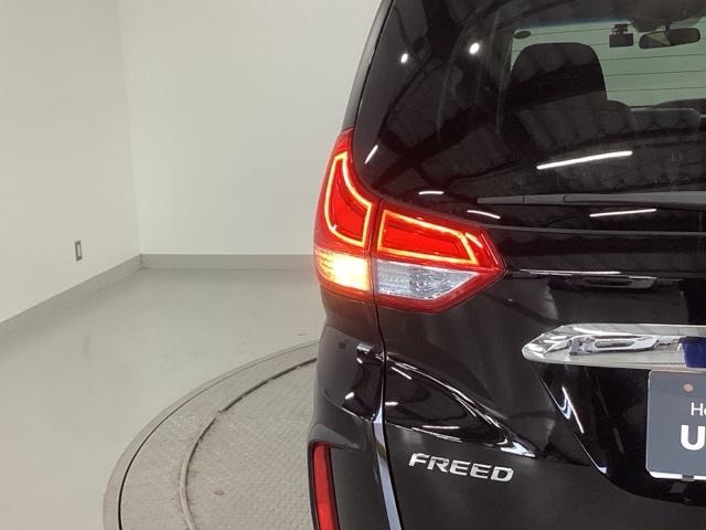 フリードハイブリッド ハイブリッド・Gホンダセンシング 純正ナビ フルセグ 4WD仕様 スマキー 衝突軽減システム イモビライザー シートH ETC車載器 クルコン VSA サイドカーテンエアバック ウォークスルー ナビTV キーフリー ABS DVD(35枚目)