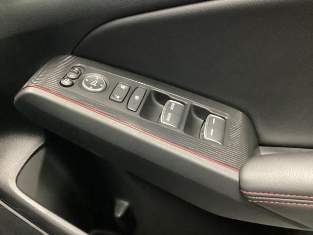 �d���i�[�������R���h�A�~���[�ƁA�p���[�E�B���h�E�}�X�^�[�X�C�b�`���͉^�]�ȃh�A�ɂ���܂��B