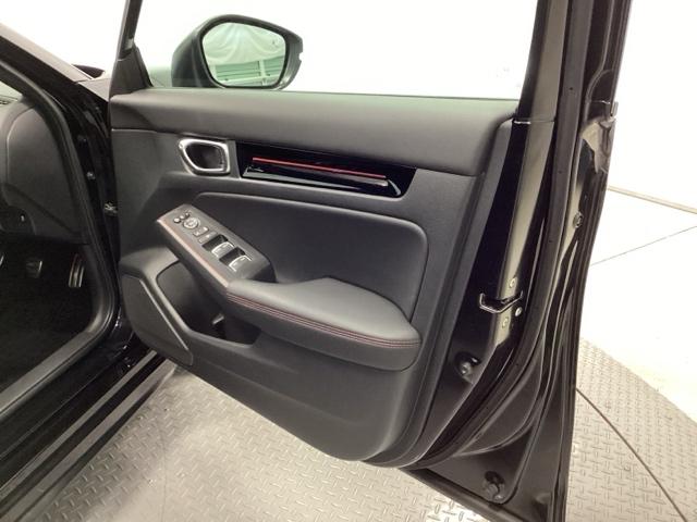 �{�f�B�[��C���e���A�͐��X�^�b�t������䒚�J�ɖ����A�N���[�j���O���Ă��܂�