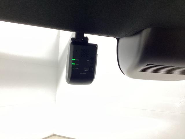 Ｎ－ＢＯＸカスタム ベースグレード　ＨｏｎｄａＣＯＮＮＥＣＴ対応純正メモリーナビ　ドラレコ　Ｗ電動ドア　ＵＳＢ接続　ＣＭＢＳ　Ｄレコ　ベンチシート　オートエアコン　スマートキ　ＬＥＤ　盗難防止装置　クルコン　ＥＴＣ　バックカメラ　ＥＳＣ（12枚目）