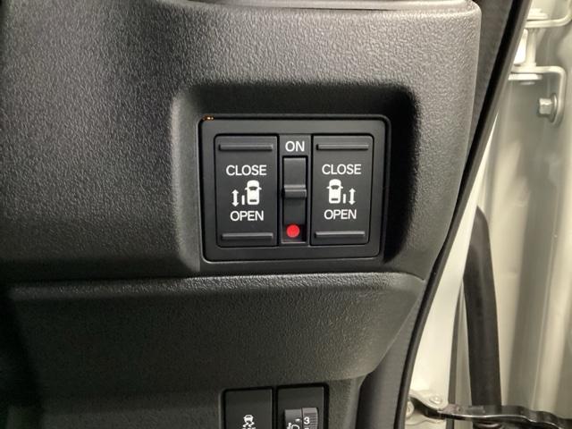 Ｎ－ＢＯＸカスタム ベースグレード　ＨｏｎｄａＣＯＮＮＥＣＴ対応純正メモリーナビ　ドラレコ　Ｗ電動ドア　ＵＳＢ接続　ＣＭＢＳ　Ｄレコ　ベンチシート　オートエアコン　スマートキ　ＬＥＤ　盗難防止装置　クルコン　ＥＴＣ　バックカメラ　ＥＳＣ（18枚目）