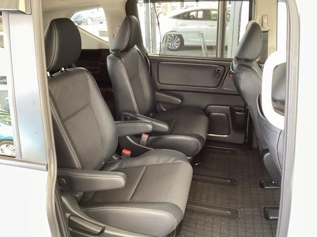 �Q��ڃL���v�e���V�[�g�ł��I�V�[�g�Ԃ��ʘH�ƂȂ邽�߁A�P��ڂ���R��ڂ܂ŁA���ׂĂ̐ȂփX���[�Y�Ɉړ��ł��܂��B